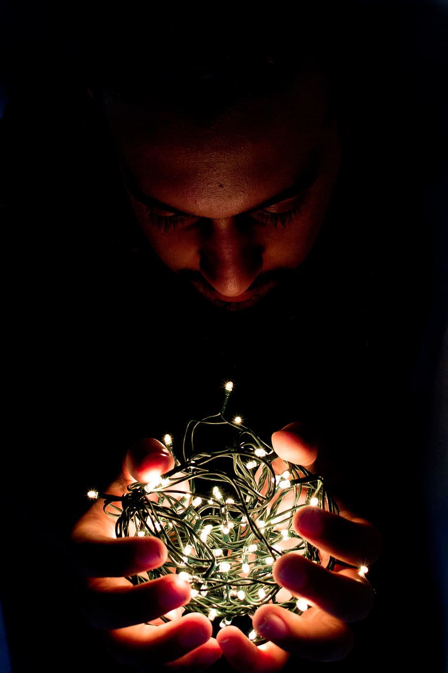 Man Holding String Light, close-up, dark, evening, hands, lighted HD wallpaper