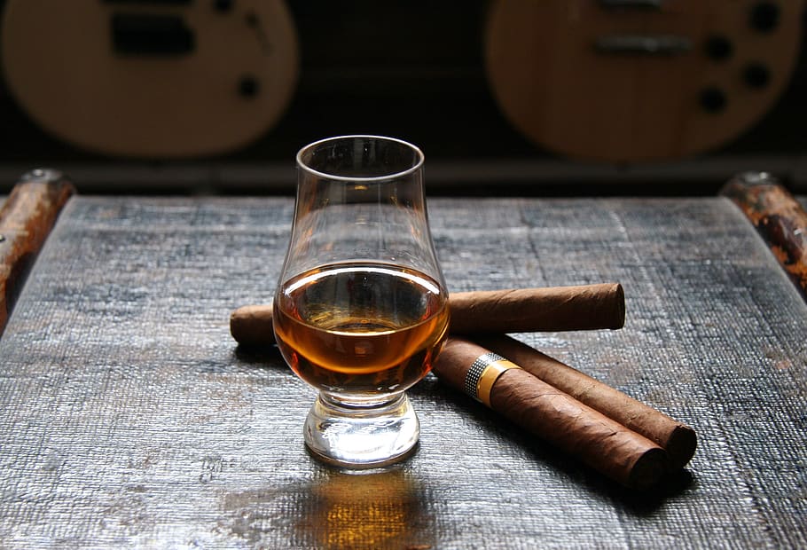 whiskey and cigar wallpaper