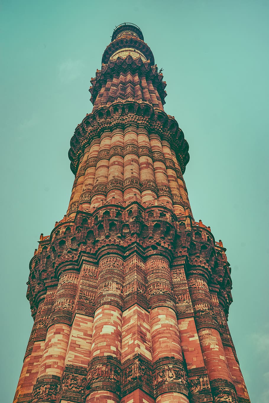 building, architecture, tower, spire, steeple, new delhi, qutub minar HD wallpaper
