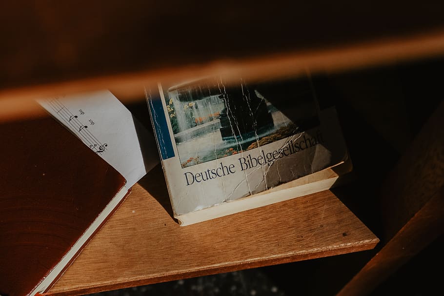 Deutsche softbound book, text, table, indoors, communication HD wallpaper