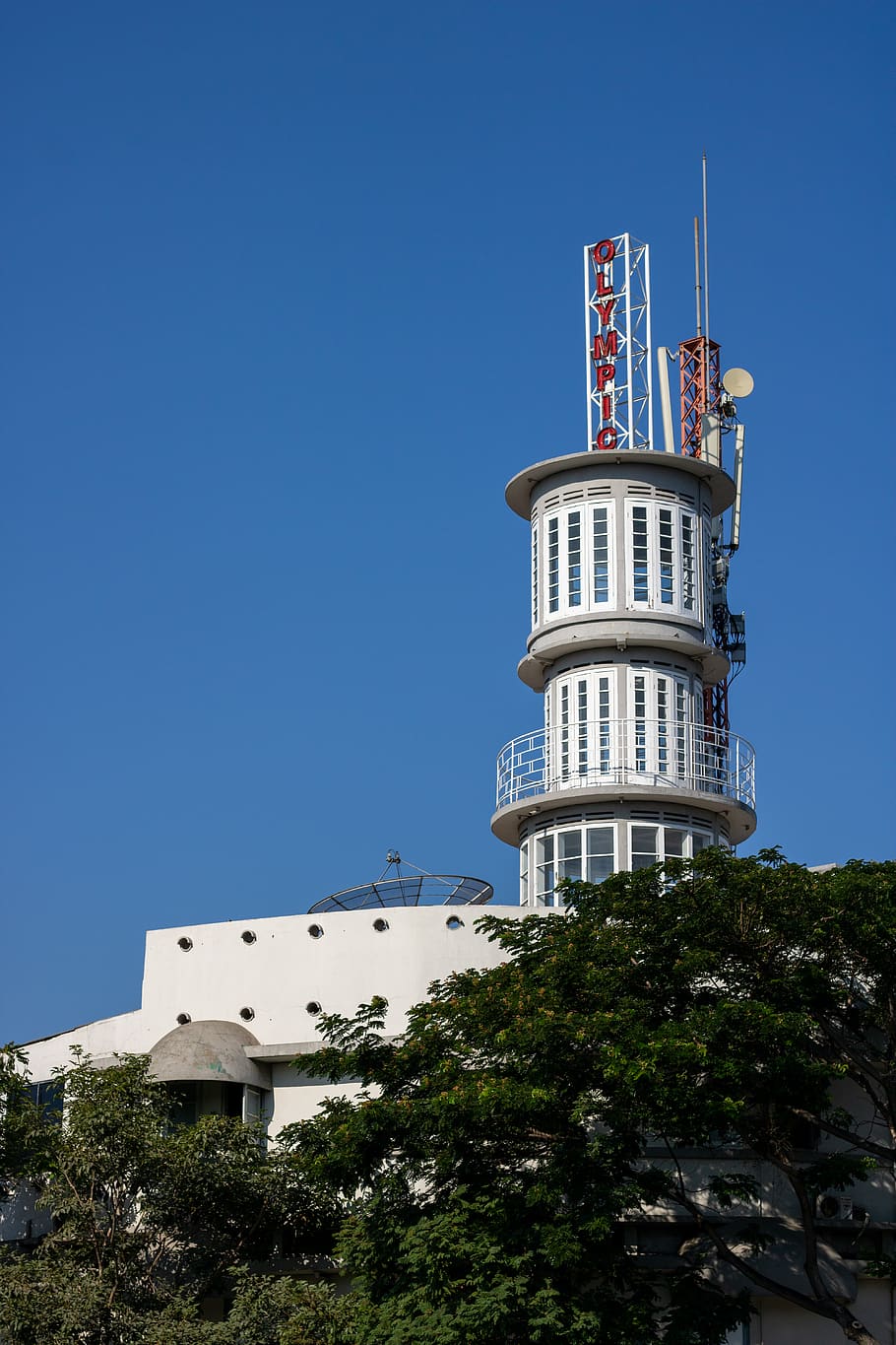 white concrete house, antenna, electrical device, control tower HD wallpaper