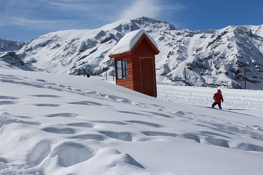 Person Doing Snow Ski Near House, cold, daylight, zing, frost HD wallpaper