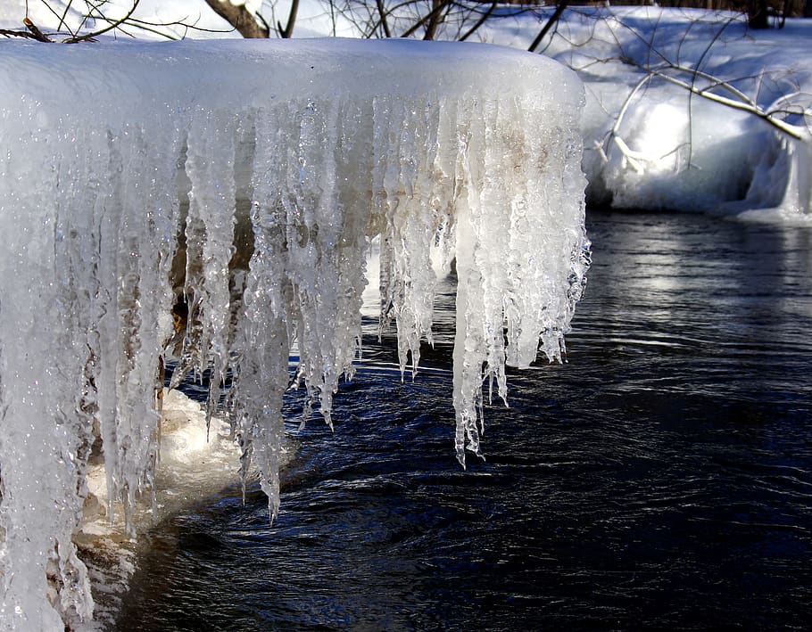 icicles, snow, winter, spring, drops, frost, coldly, ice, small river HD wallpaper