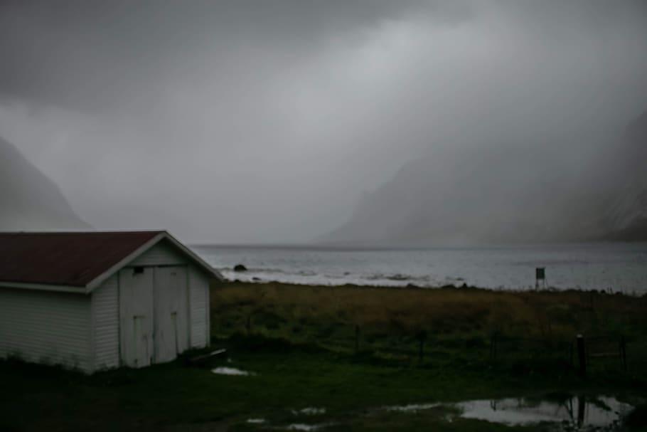 solitude, gloomy, overcast, clouds, cold, serene, adventure HD wallpaper