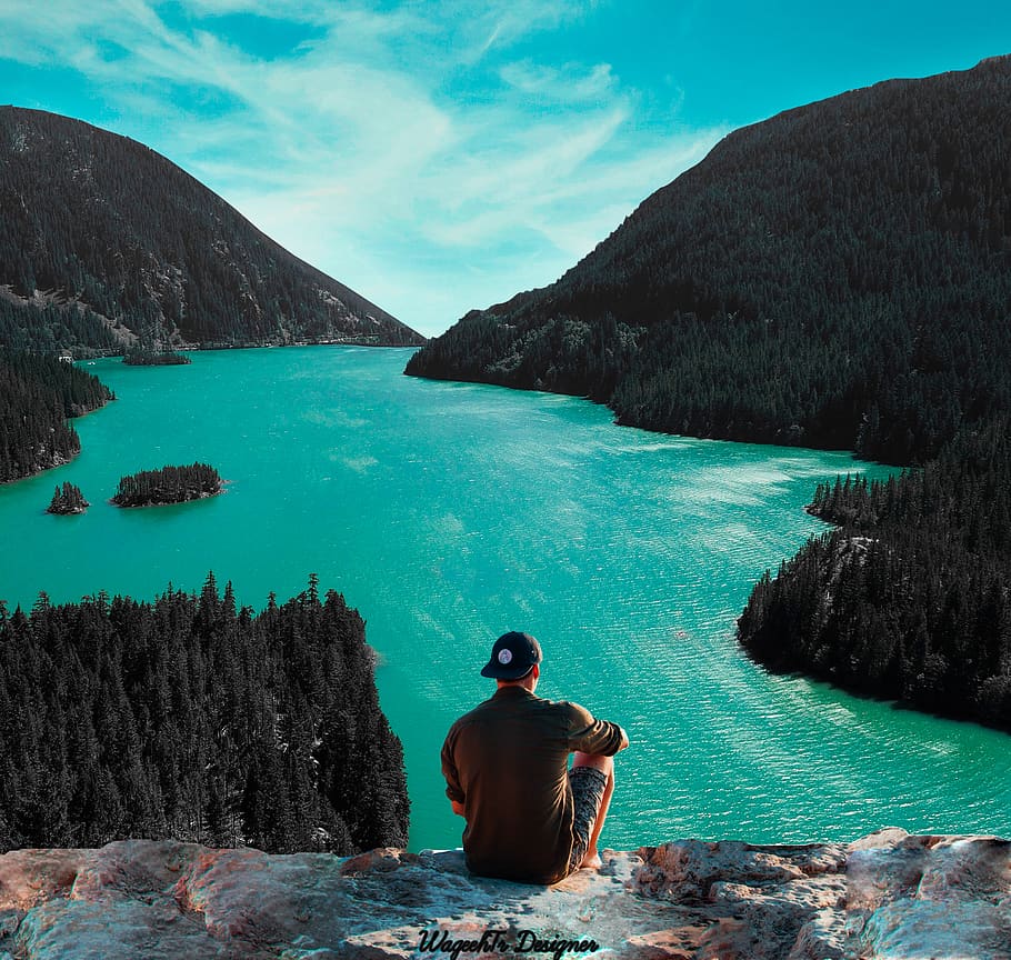 Man Sitting on Cliff in Front of Body of Water, adventure, bay HD wallpaper