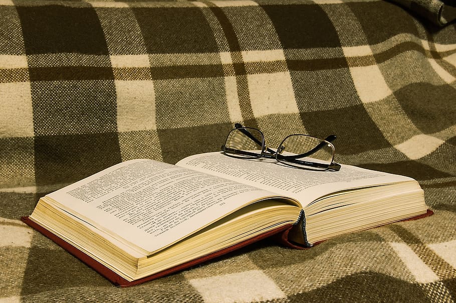 Close-up of Book on Table, eyeglasses, eyewear, knowledge, page HD wallpaper