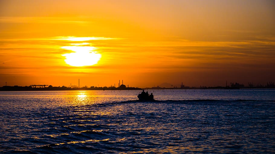 HD wallpaper: italy, venice, venezia, italia, boat, sea, lake, sunset ...