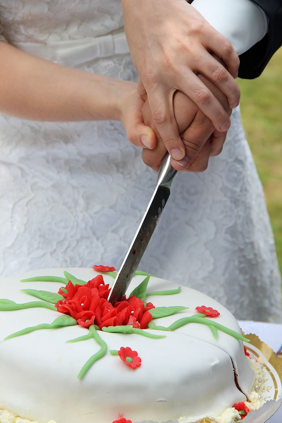 Cake Cutting Photos, Download The BEST Free Cake Cutting Stock Photos & HD  Images