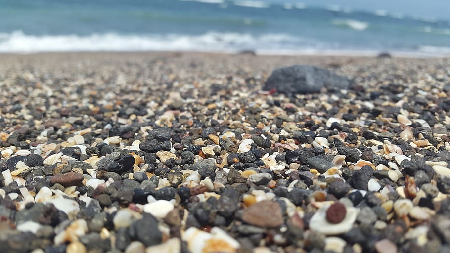 Shallow Photo of Beach Shore, pebbles, sea, stones, land, rock HD wallpaper