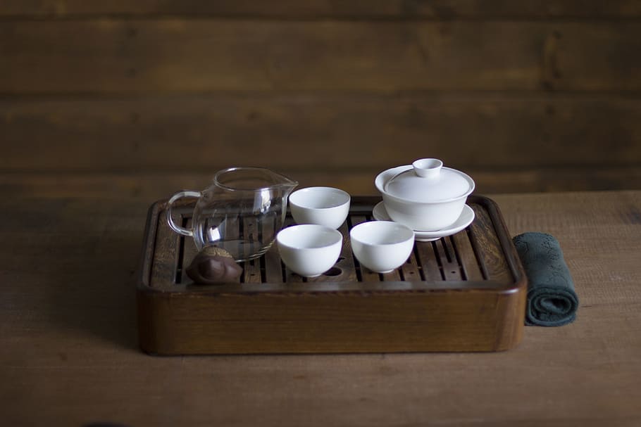 white ceramic bowls and clear glass pitcher on brown wooden tray HD wallpaper