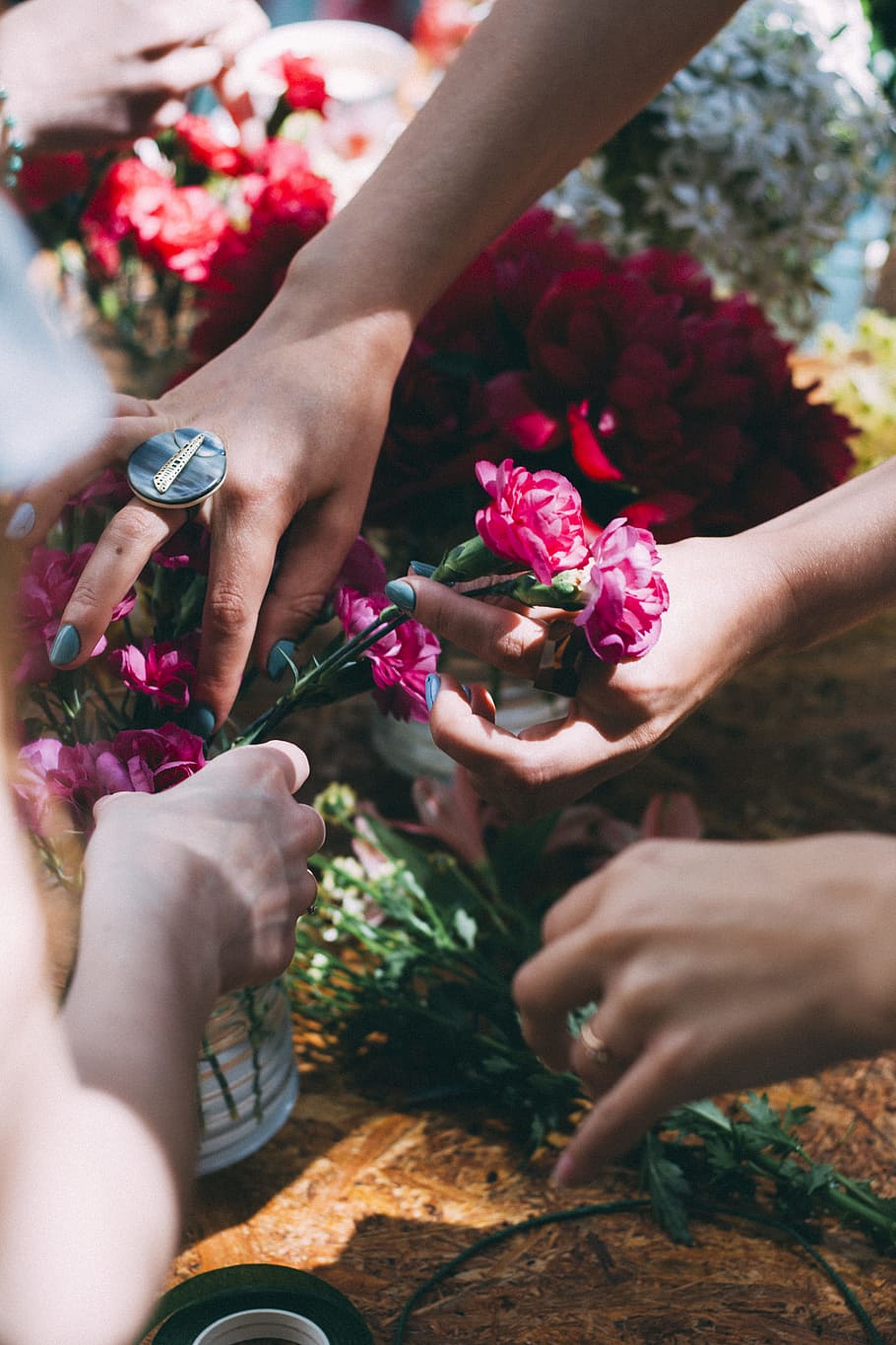 hand, flower, ring, finger, fashion, style, florist, floral HD wallpaper
