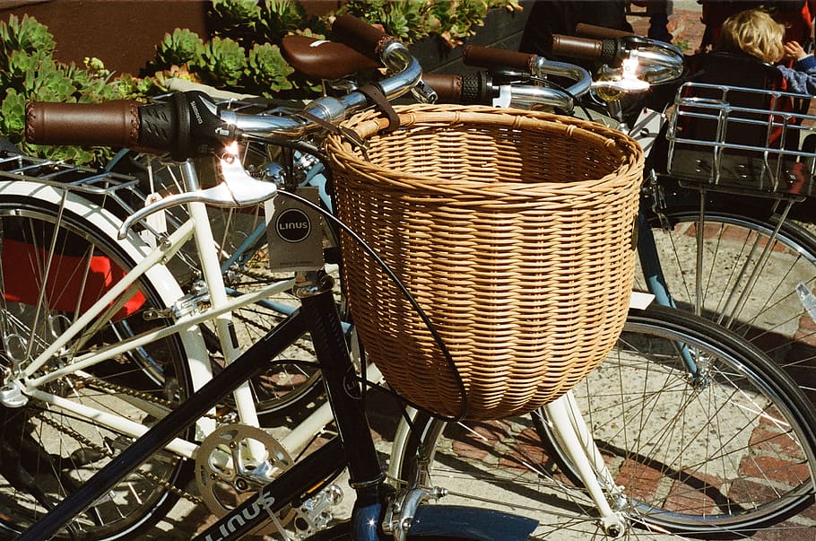 bikes, bicycles, basket, handlebars, tires, chains, frame, seat HD wallpaper