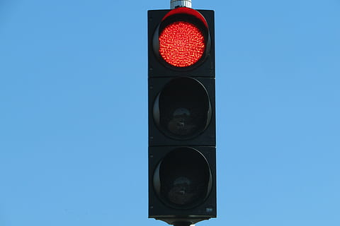 lights, signalling, red, traffic, stop, blue, no people, red light HD wallpaper