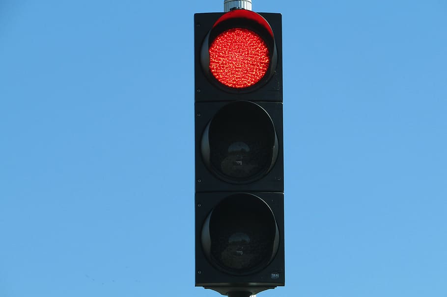 lights, signalling, red, traffic, stop, blue, no people, red light HD wallpaper