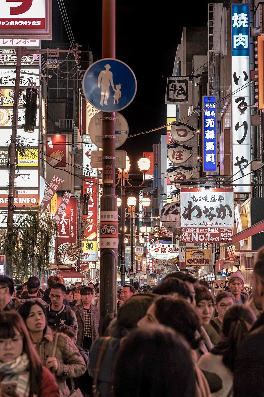 pedestrian, human, person, crowd, people, town, city, urban HD wallpaper