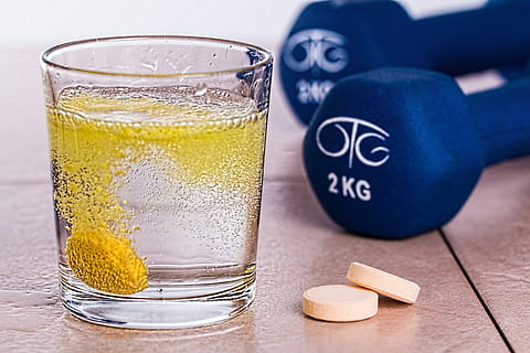 Melting Yellow Tablet in the Filled Drinking Glass, beverage HD wallpaper