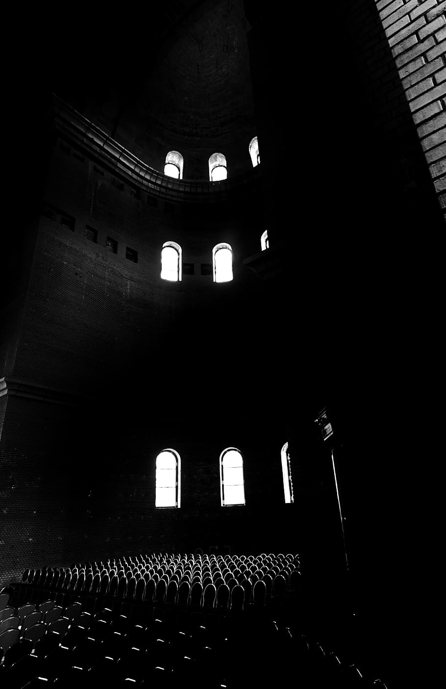 Empty Building With Lights Off, architecture, black and white HD wallpaper