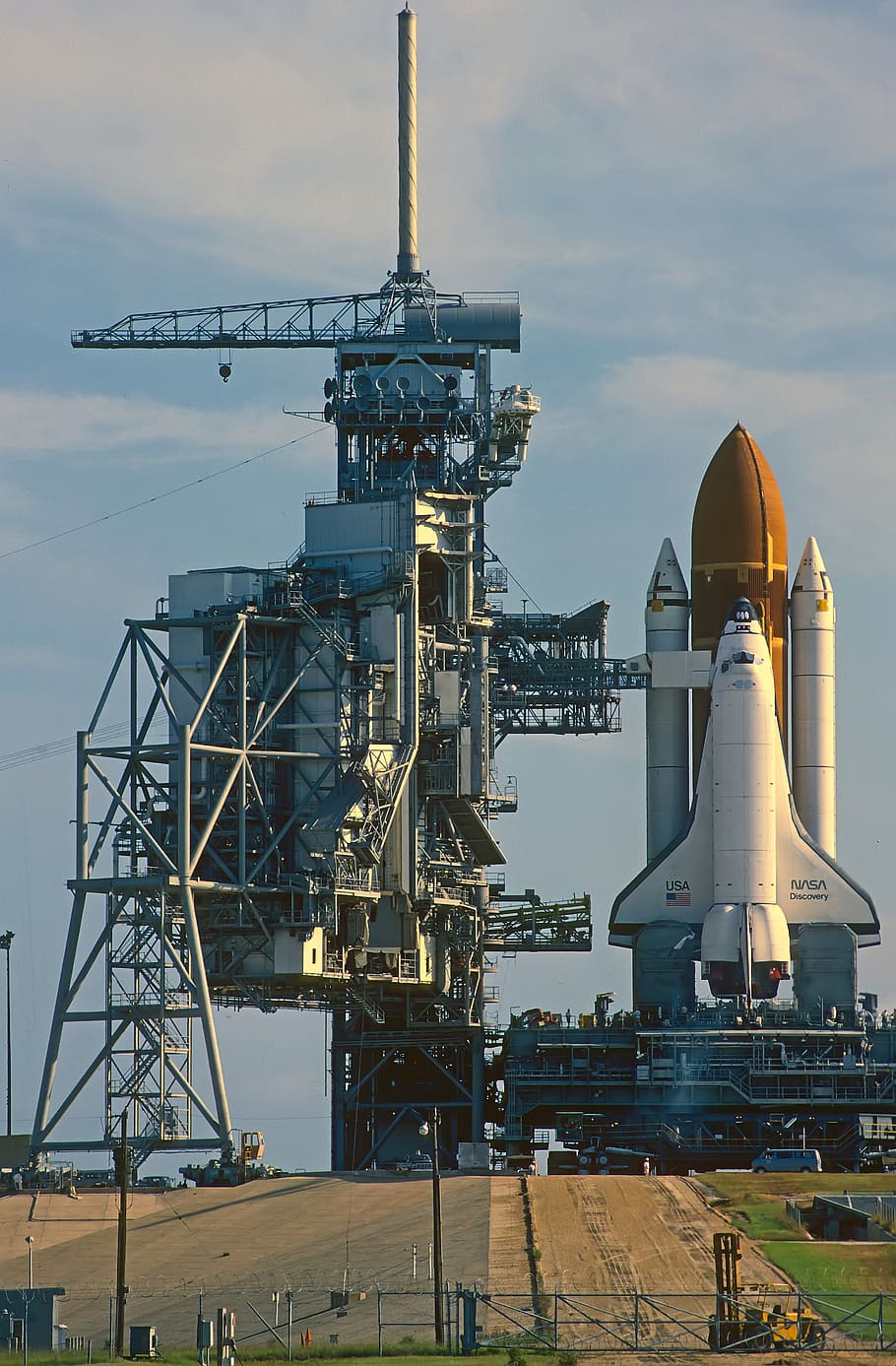 space craft on station, architecture, sky, industry, built structure HD wallpaper