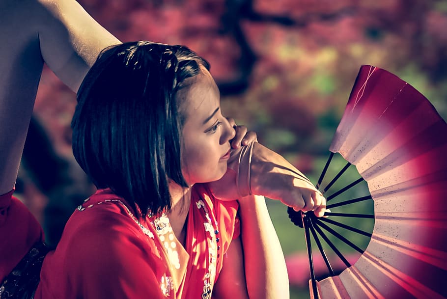 Close-up Portrait of a Woman, dancer, dancing, enjoyment, fan HD wallpaper