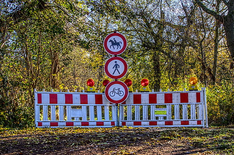 roadblock, ban, passage, locked, pedestrian, horses, bike, shield HD wallpaper