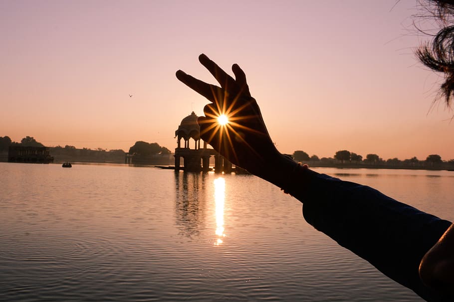 Silhouette Of Hand, backlit, dawn, india, sun, sunrays, sunrise HD wallpaper