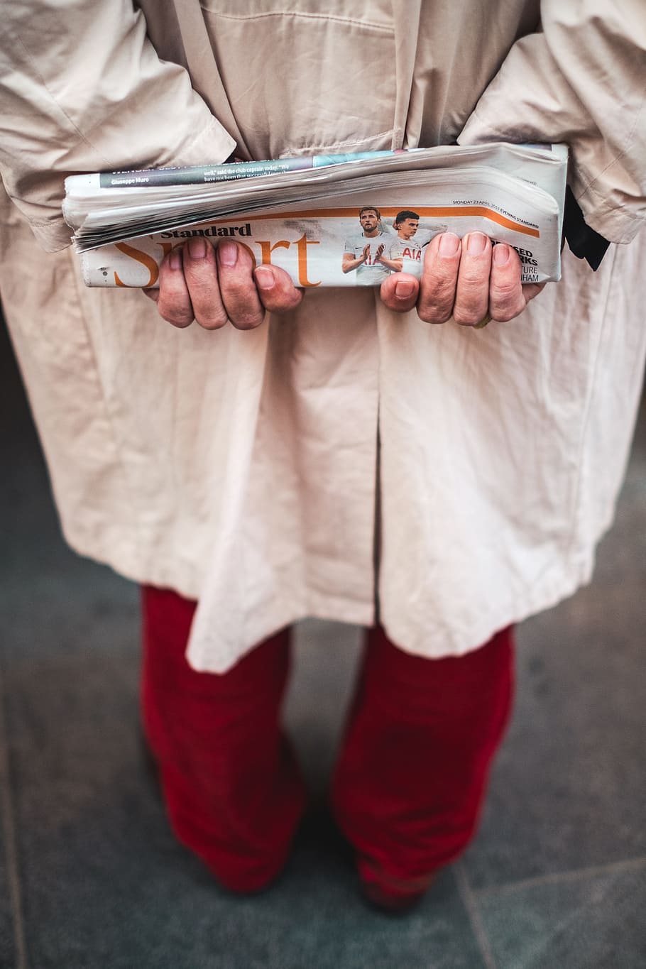 News, newspaper, hand, coat, jacket, print, read, sport, hold HD wallpaper