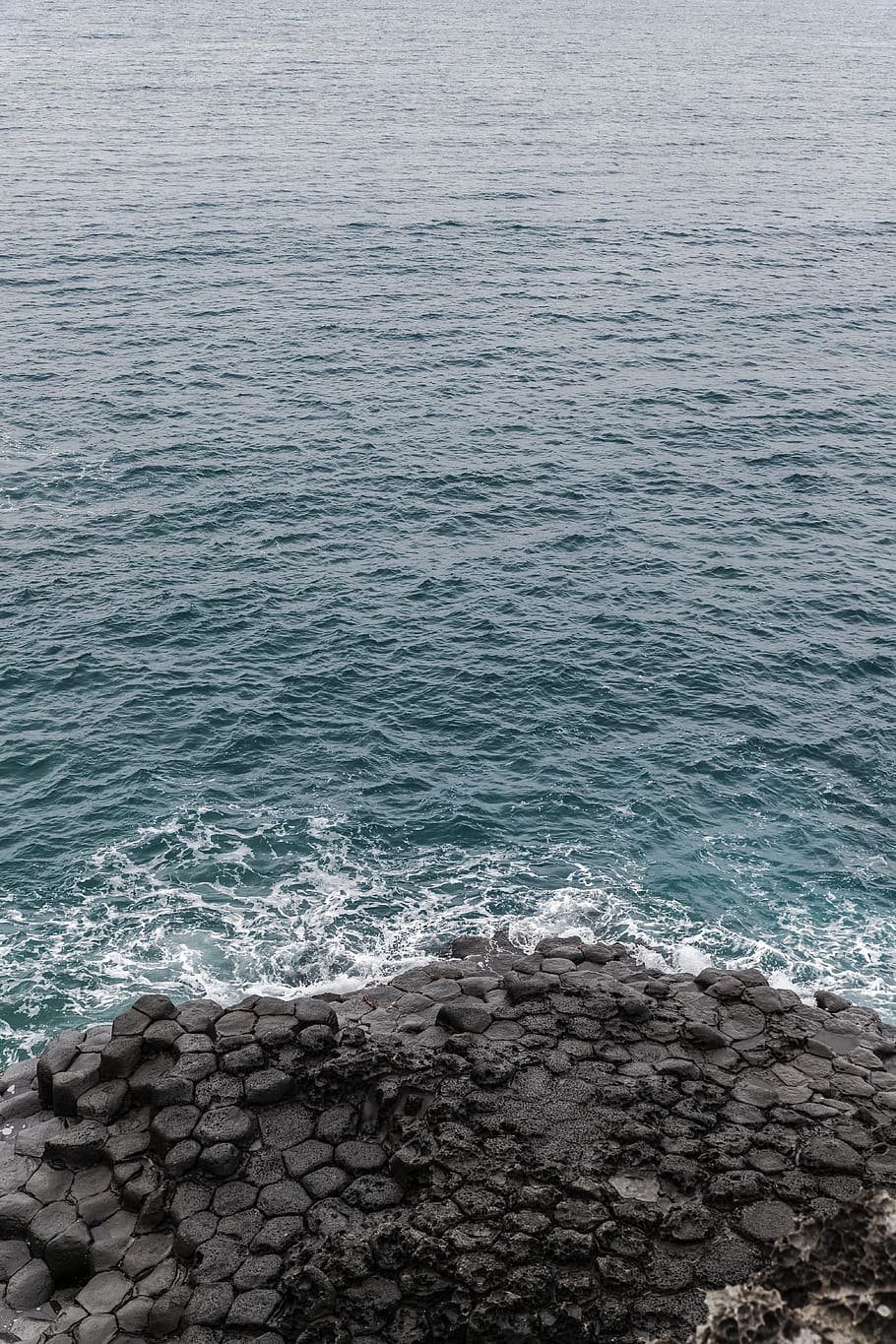 rock shore during day, water, sea, beauty in nature, scenics - nature HD wallpaper