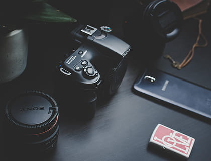 Dslr Camera Beside Samsung Smartphone on Black Surface, camera equipment HD wallpaper