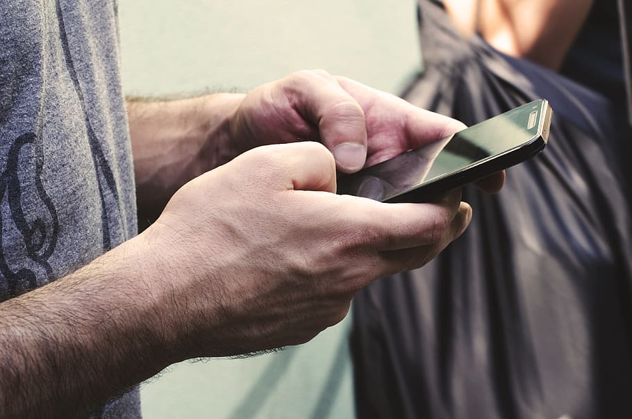 technology, hands, man, texting, mobile, device, phone, communication HD wallpaper