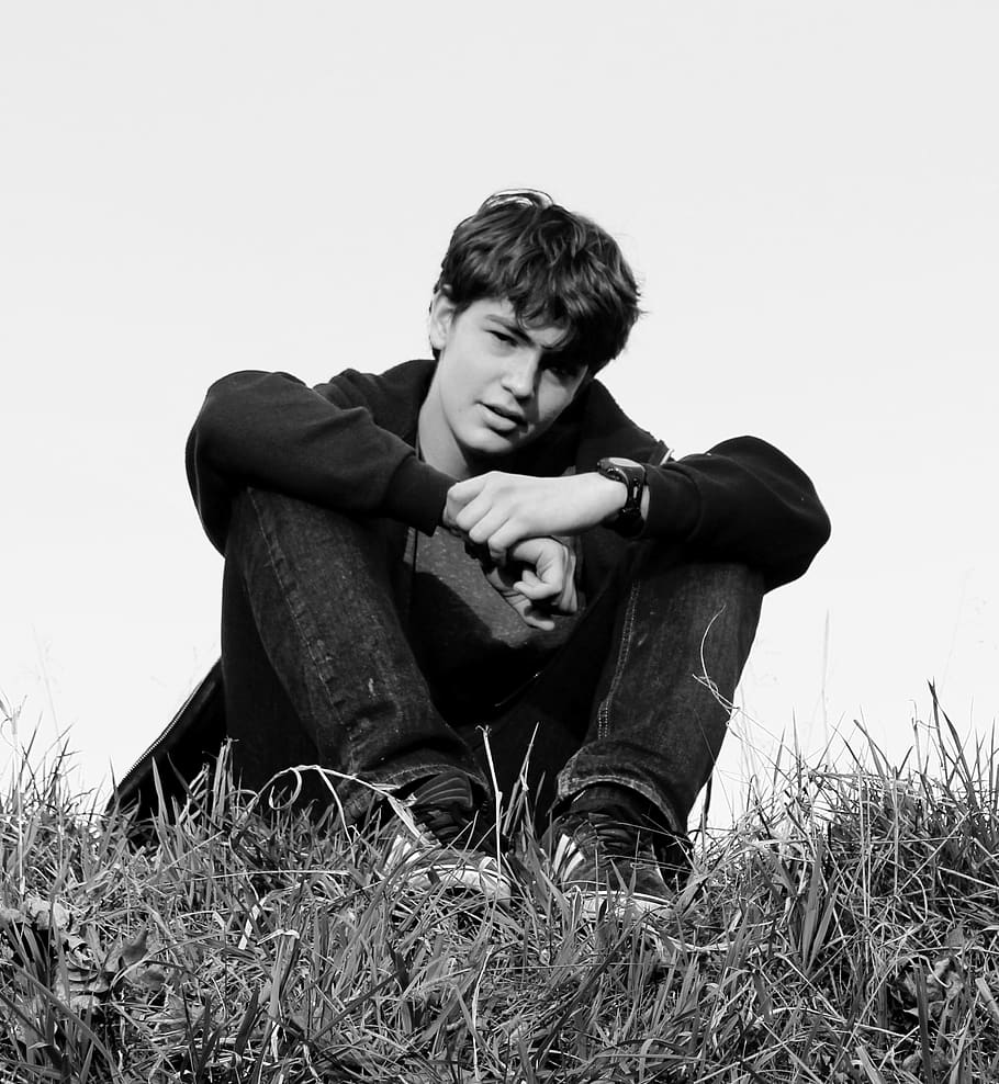 portrait, natural, sitting, one person, men, front view, casual clothing HD wallpaper