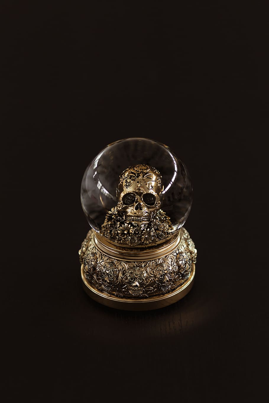 A skull snow globe, gold, golden, black, decoration, halloween