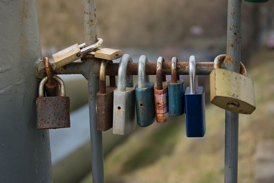 castle, locks, locked, rusty metal, red lock, iron, locks of love HD wallpaper