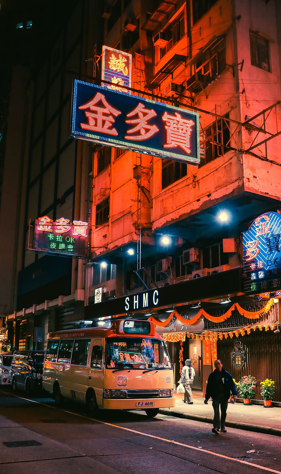 people walking on street near building during nighttime, bus, HD wallpaper