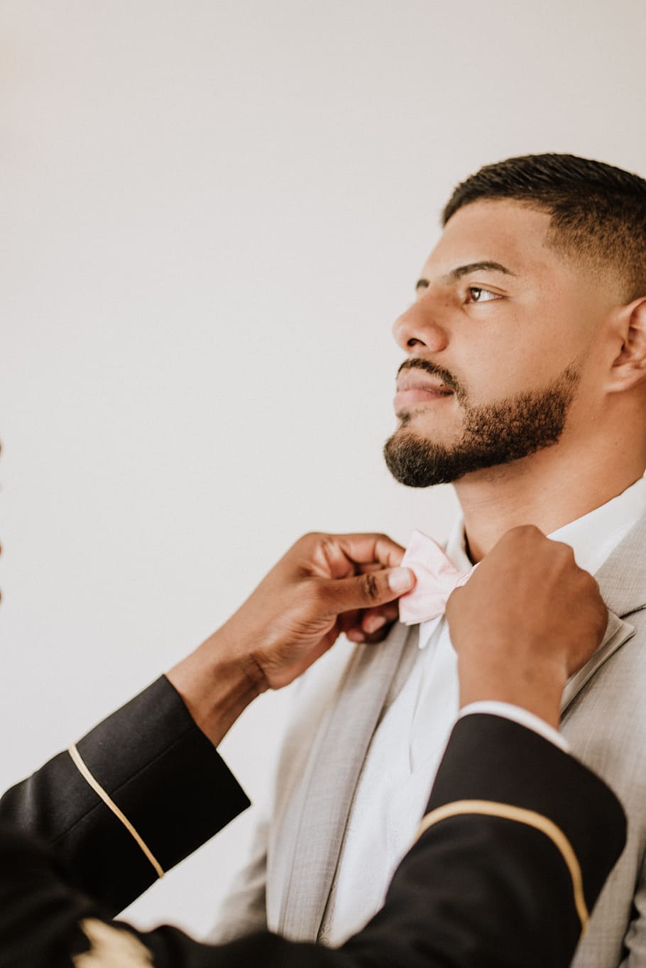 man in white coat and bowtie, beard, wedding, bow tie, suit, haircut HD wallpaper