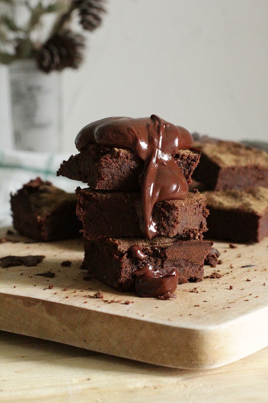Chocolate Cake on Chopping Board, baking, brownie, chocolate drizzle HD wallpaper