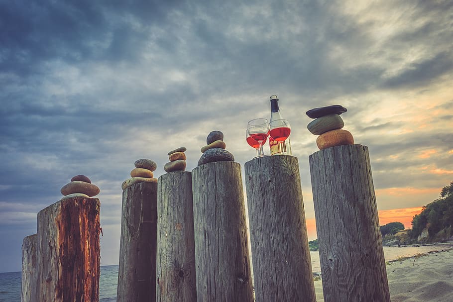 summer, beach, wine, rosé, sand, sky, sun, stones, fun, drinking HD wallpaper