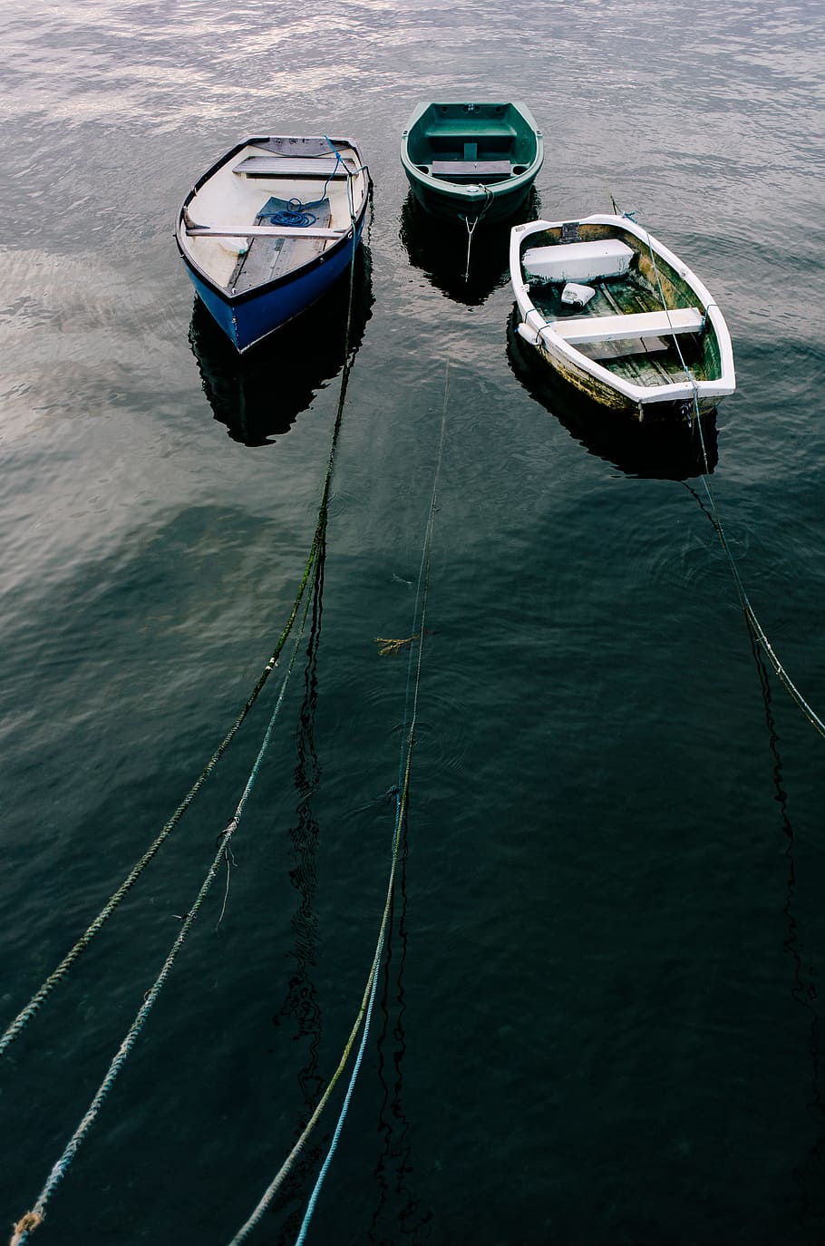 Boats moored in harbour, background, black, blue, britain, british, HD wallpaper