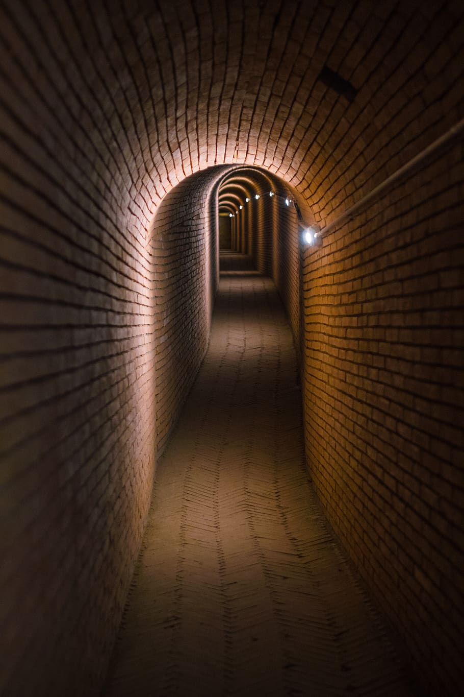 brown concrete tunnel, corridor, crypt, brick, dungeon, cellar HD wallpaper