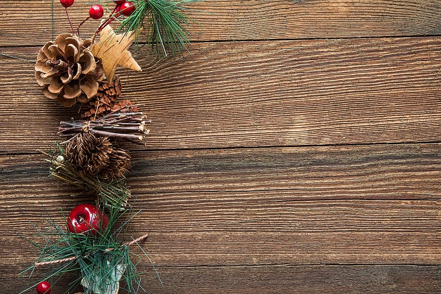 Brown Mistletoe and Pinecone Christmas Decor, celebration, wooden, HD wallpaper