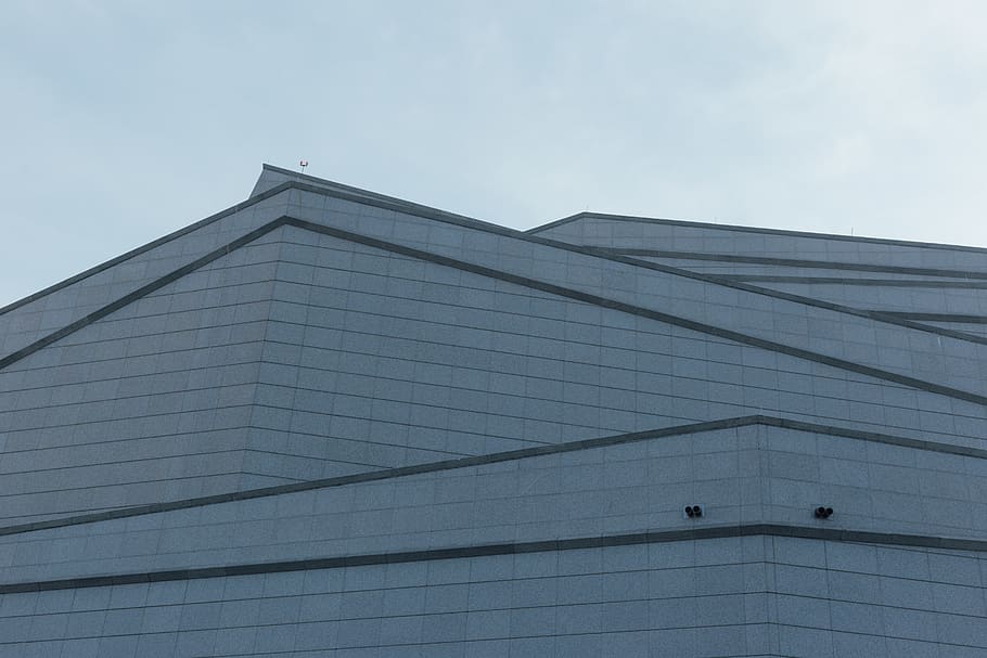 White and Gray Concrete Building Under Blue Sky, architectural design HD wallpaper