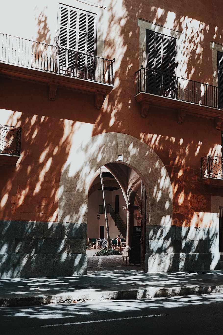 orange concrete building, street, palmtree, facade, street view HD wallpaper