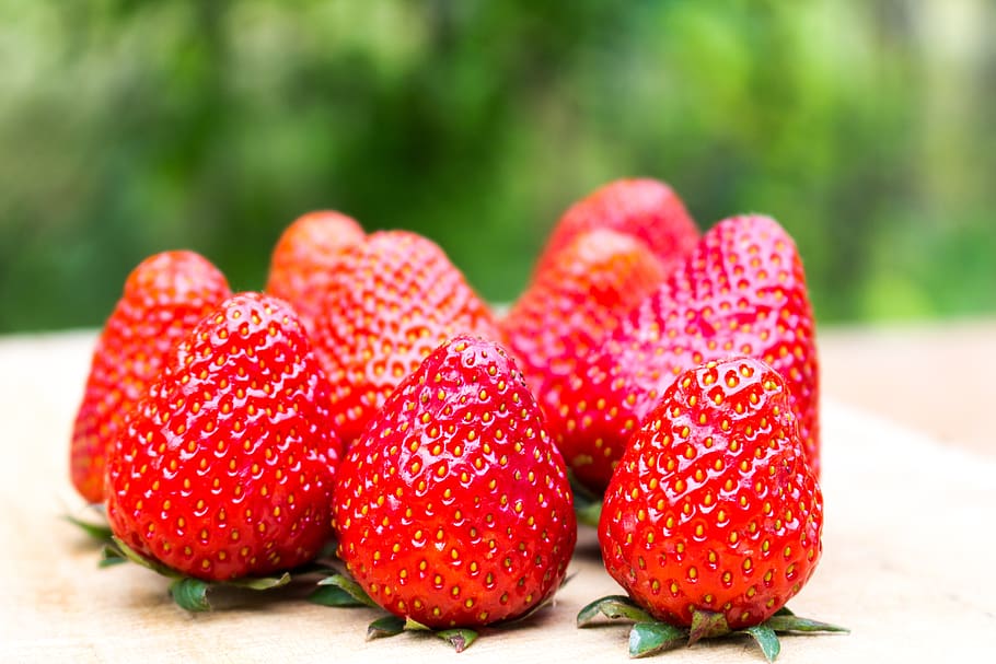 strawberry, red, fruit, summer, eat, food, fresh, organic, tasty HD wallpaper
