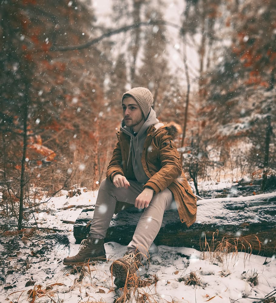 man sitting on tree log during winter, clothing, apparel, human HD wallpaper