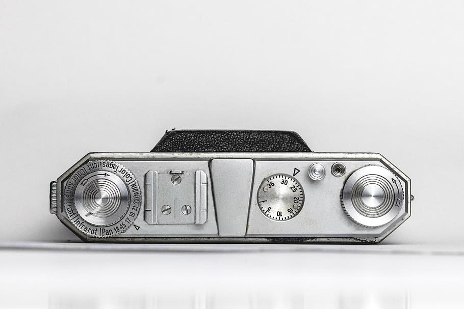 silver wireless device, retro styled, single object, technology HD wallpaper