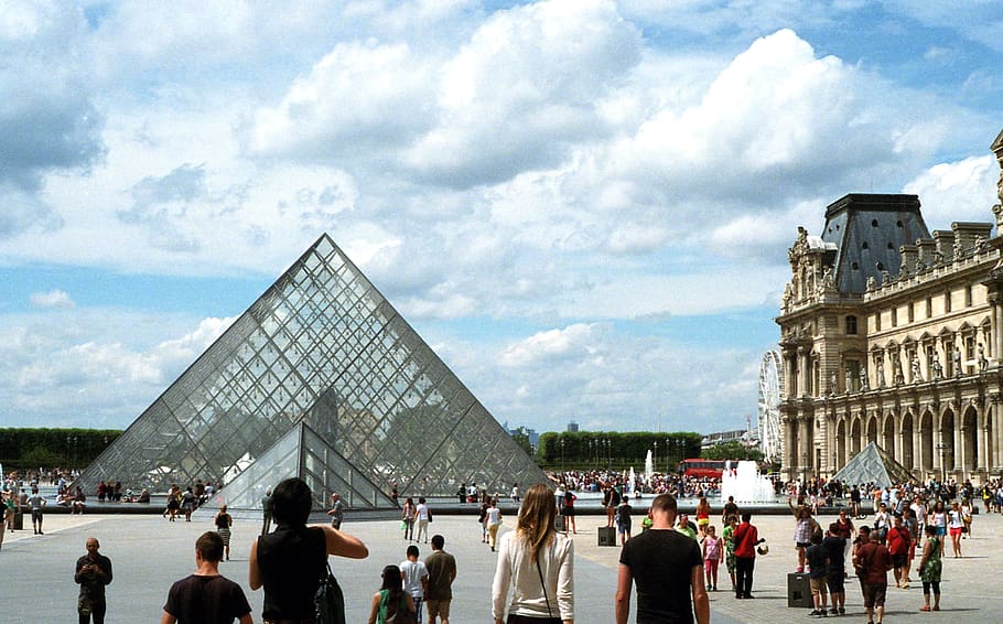 People Near the Louvre, architecture, buildings, crowd, daylight HD wallpaper