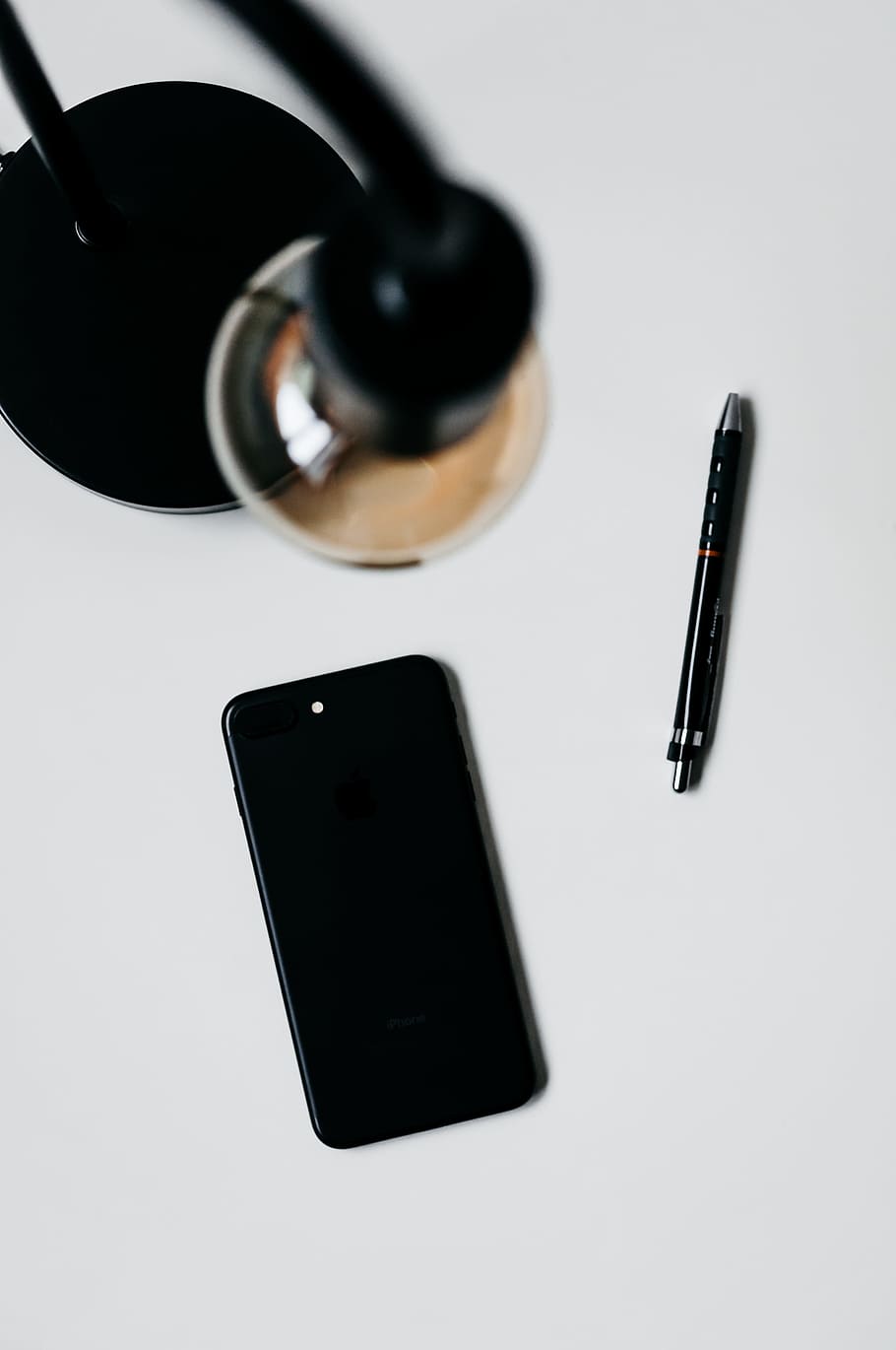 technology, desk, office, pencil, white, lamp, clean, bulb HD wallpaper