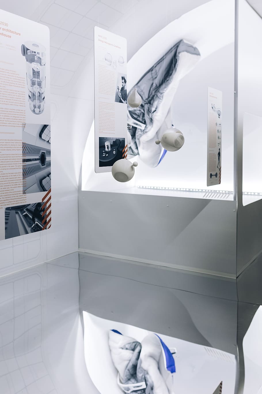 Space exhibition, minimal, minimalist, white, astronaut, future, HD wallpaper