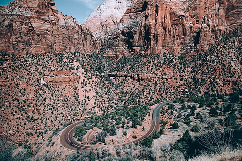 Route 66 winding through grand canyon surrounnded by peaks and trees HD wallpaper
