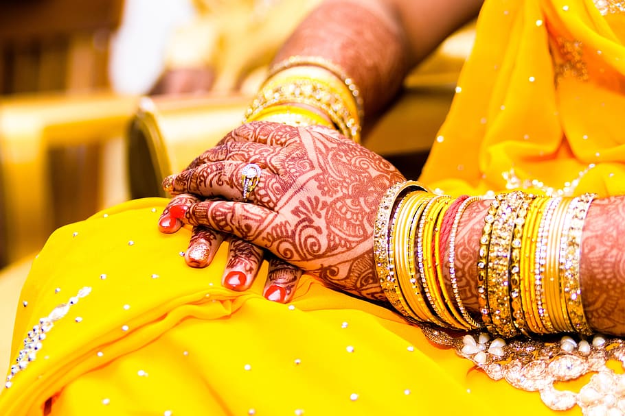 mehendi, bangles, wedding, jewelry, saree, gold, culture, indian, HD wallpaper