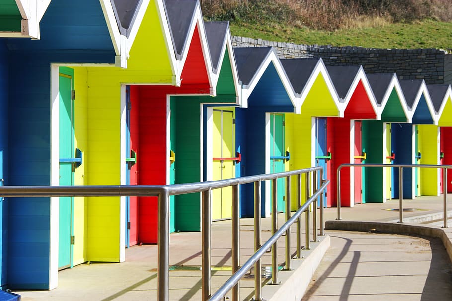 seaside, huts, beach, colourful, holiday, coast, vacation, wooden HD wallpaper